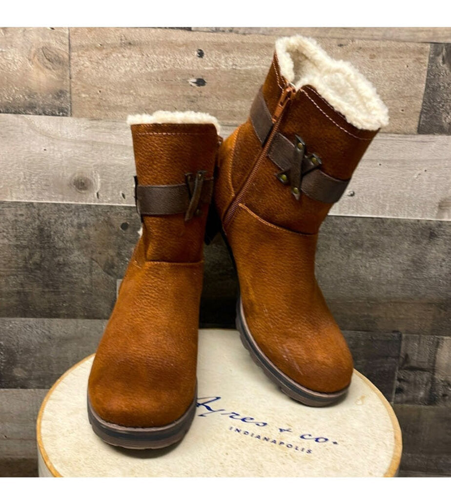 Sonoma Rust Boots w/Brown Buckle Detail & Faux Wool Lining Size 7.5