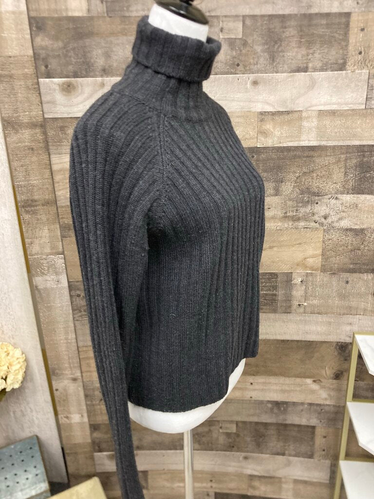 Banana Republic Gray Chunky Cable Turtleneck Sweater Size M
