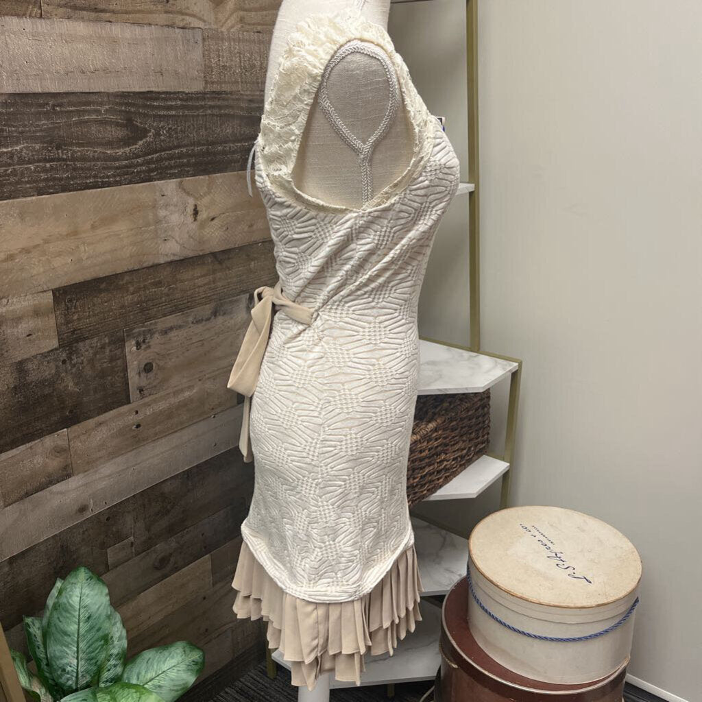 C. Luce Cream & Tan Mini w/Pleated Hem Size M