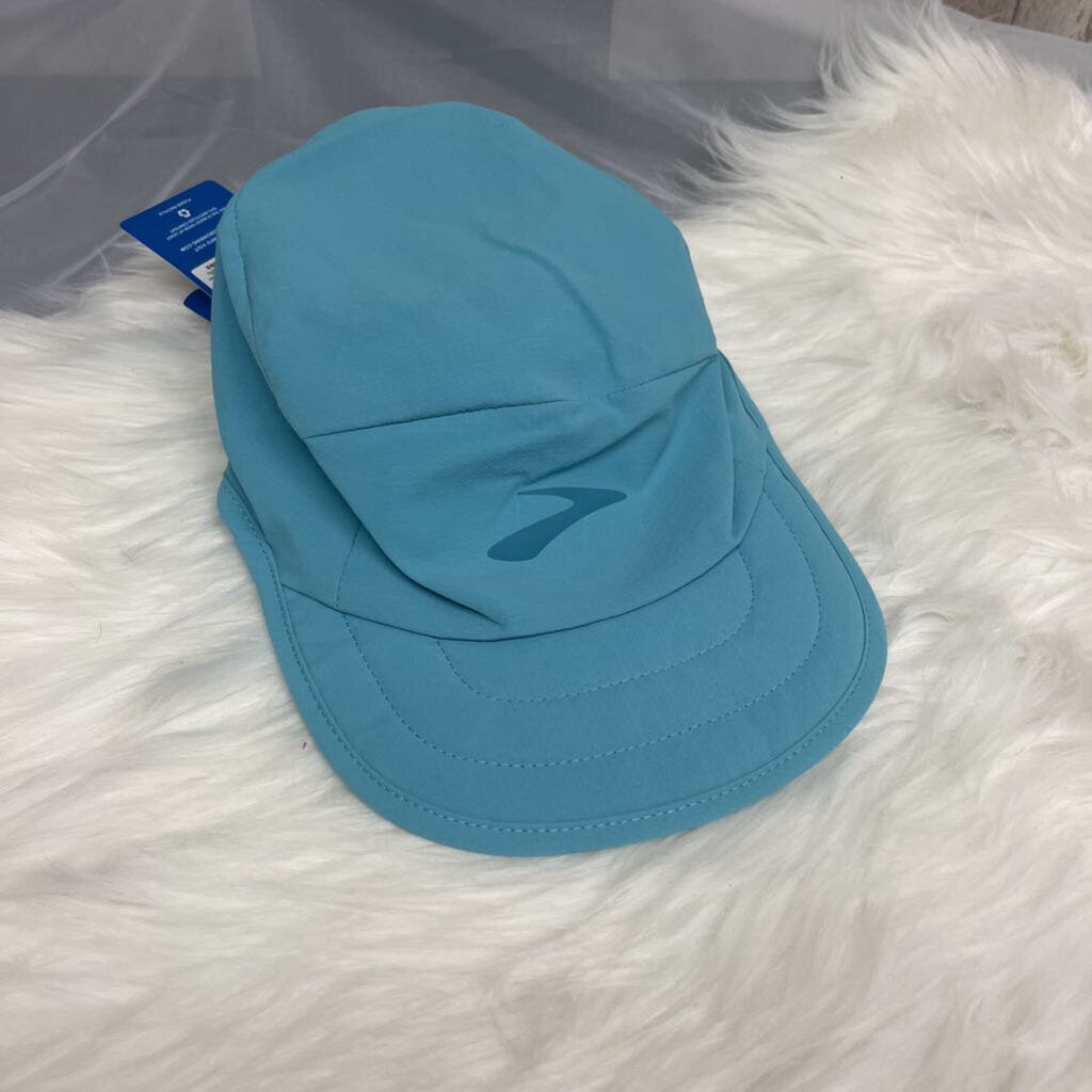 NWT Brooks Light Weight Aqua Running Hat