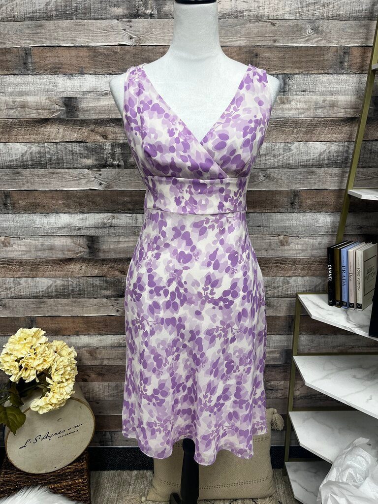 Ann Taylor Purple & White Sleeveless V-Neck Size 4