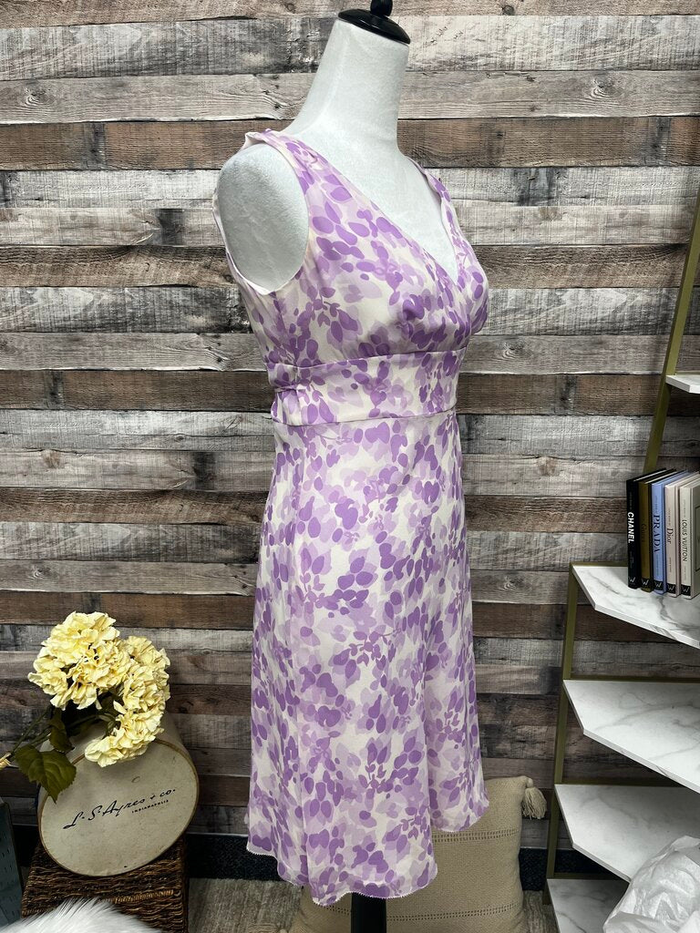 Ann Taylor Purple & White Sleeveless V-Neck Size 4