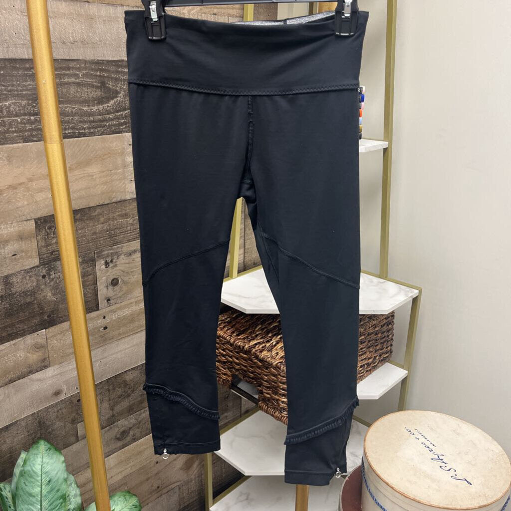 Lululemon Black Capri Legging w/Ruffle Detail Size 6