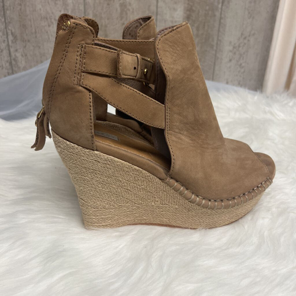 UGG Jolina Strappy Cut Out Wedge Size 8.5