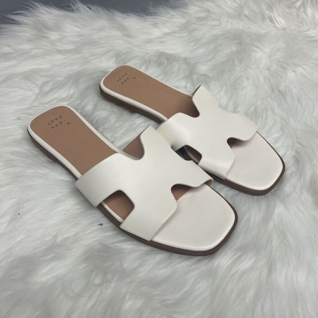 A New Day White Slide Sandals Size 8.5