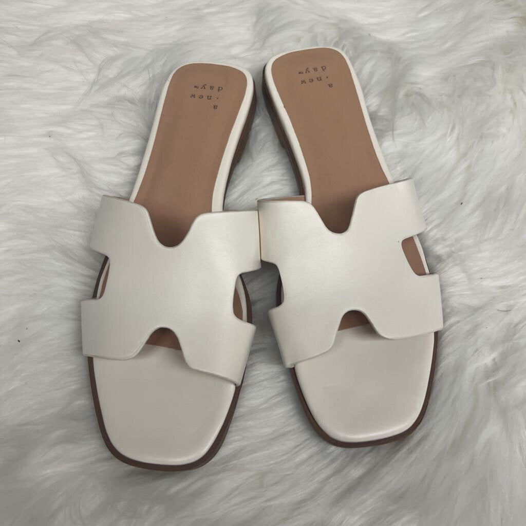 A New Day White Slide Sandals Size 8.5
