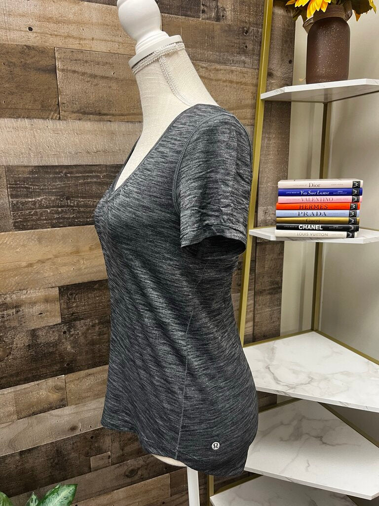 Lululemon What The Sport Short Sleeved Tee in Dark Heather Grey Size 4