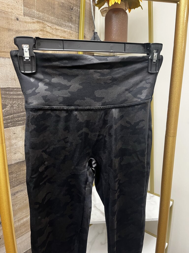 Spanx Black Shiny Camo Print Leggings