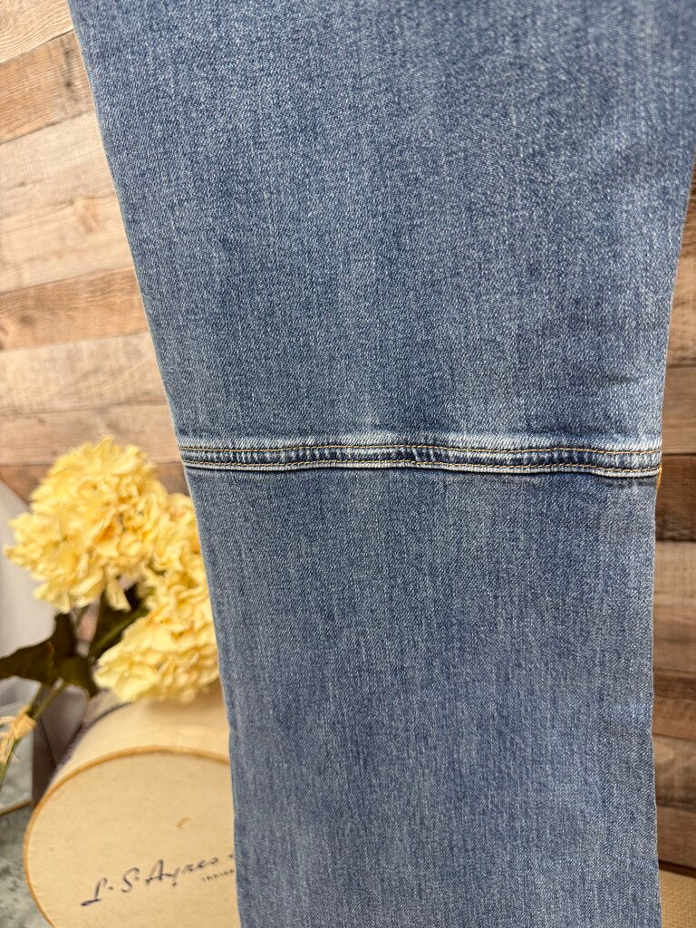 Alice & Olivia Lt Wash Flare Cut Denim