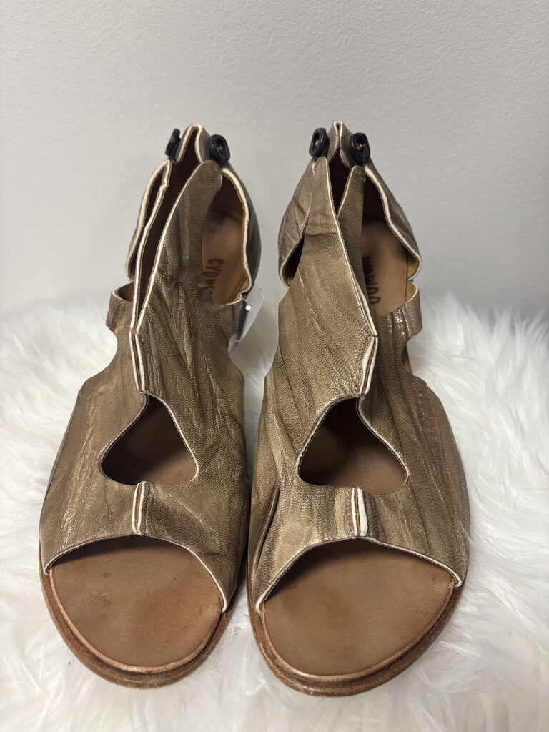Cydwoq Vintage Tan Swirl Sandal