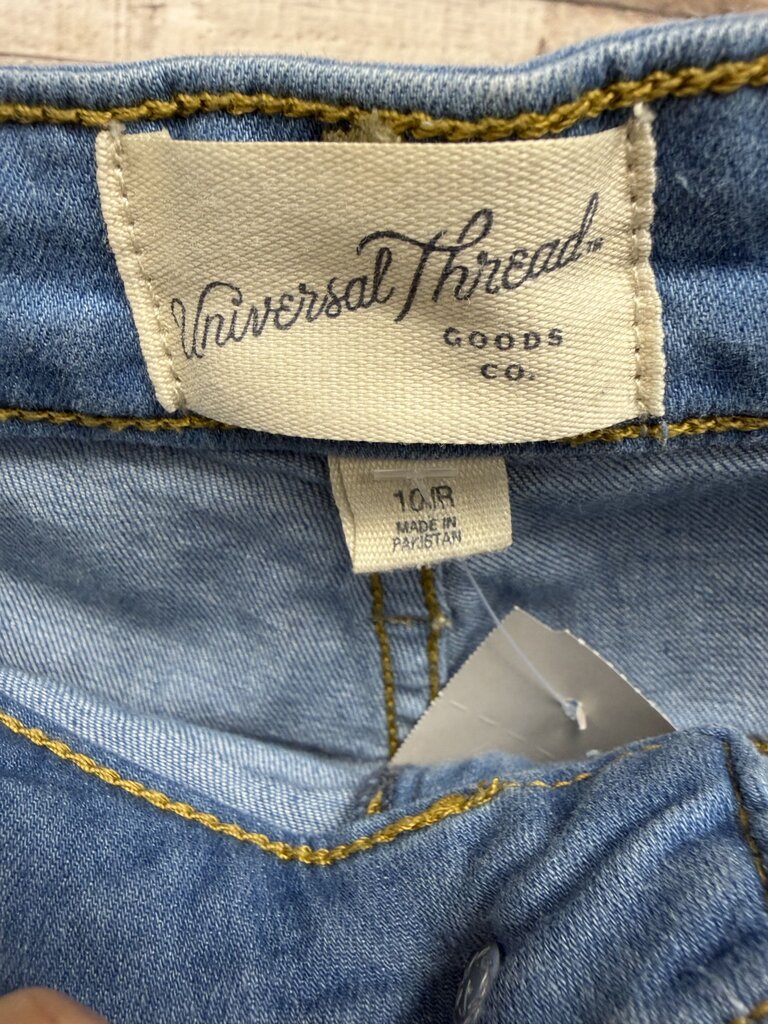 Universal Threads Co. High Rise Skinny Jeans