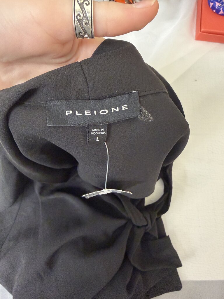 Pleione Black Sheer Tie-Front V-Neck Blouse