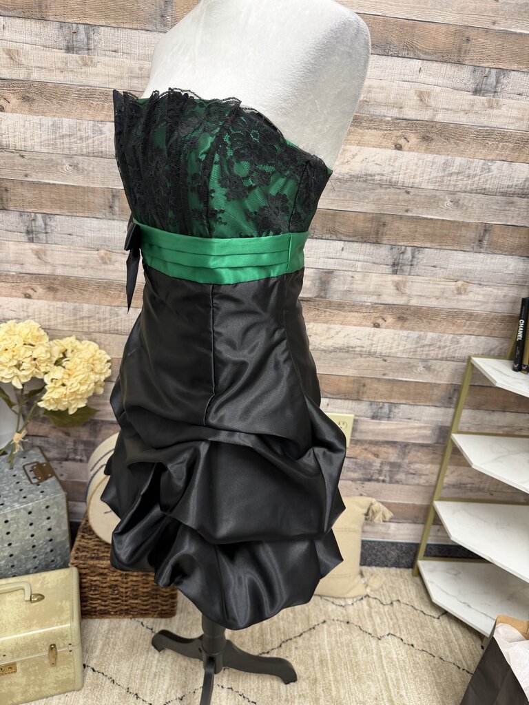 Jessica McClintock Gunne Sax Black w/Green & Lace Bodice