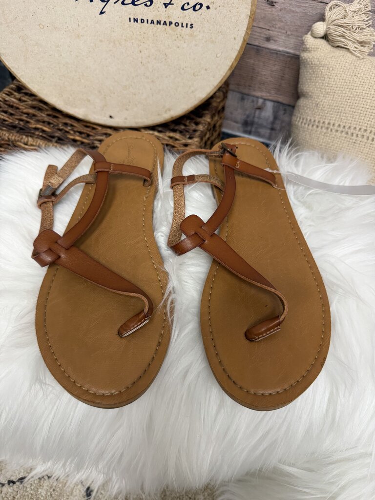Universal Thread Leather Throng Strappy Sandals