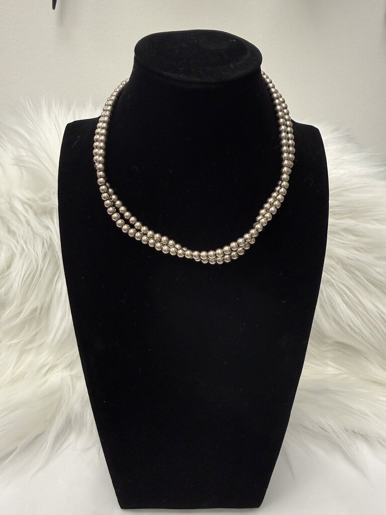 Uno de 50 Silver Multi Strand Beaded w/Oval
