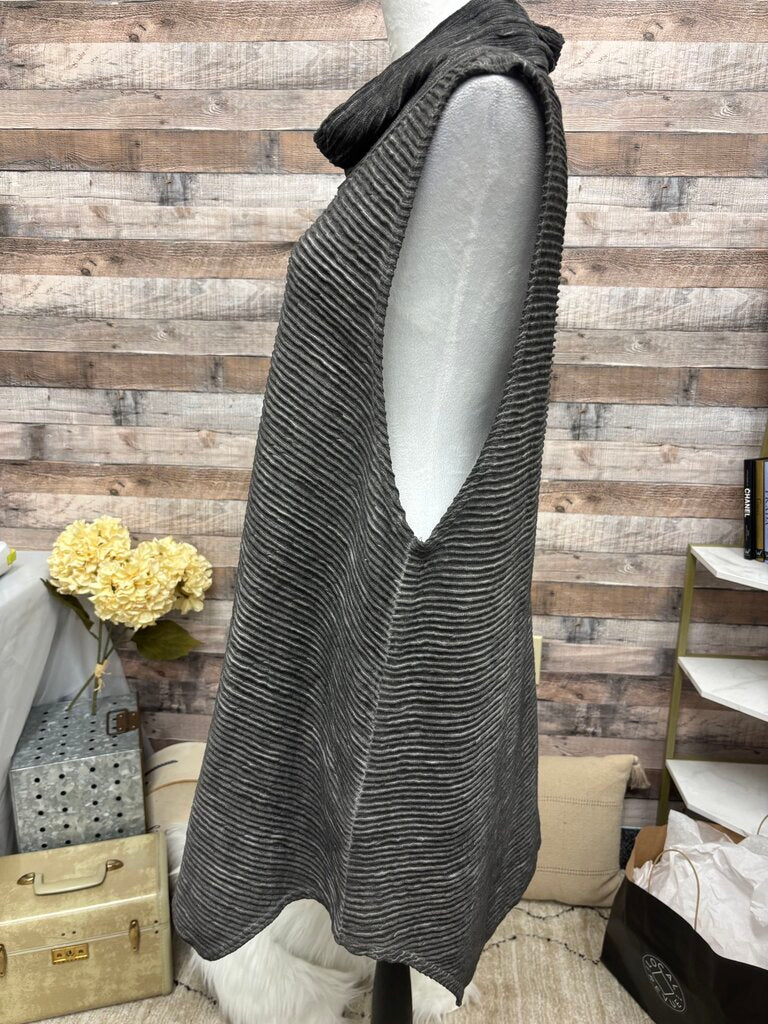 NWT Cynthia Ashby Dark Grey Sleeveless 'Stoney Pullover'