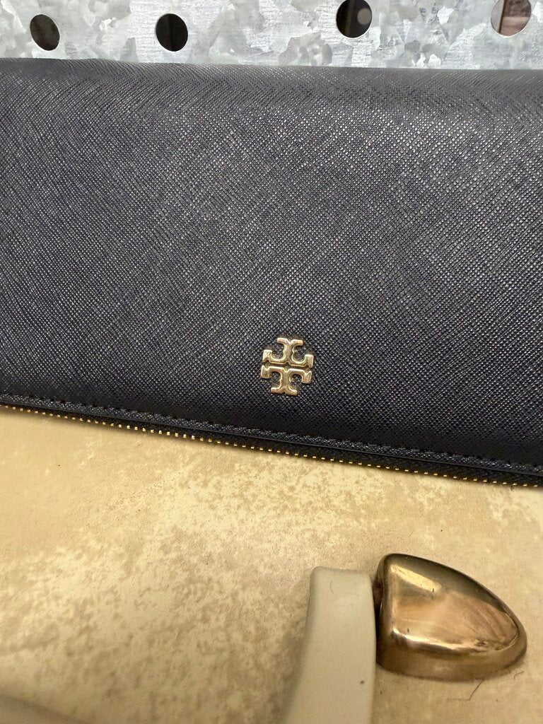 Tory Burch Black Emerson Continental Wristlet Wallet