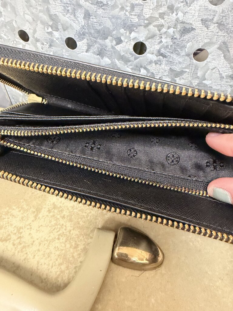 Tory Burch Black Emerson Continental Wristlet Wallet