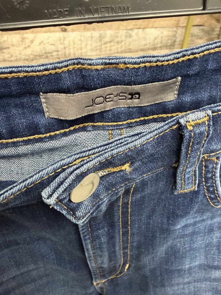 Joe's Dark Wash cropped Bootcut Style Jeans