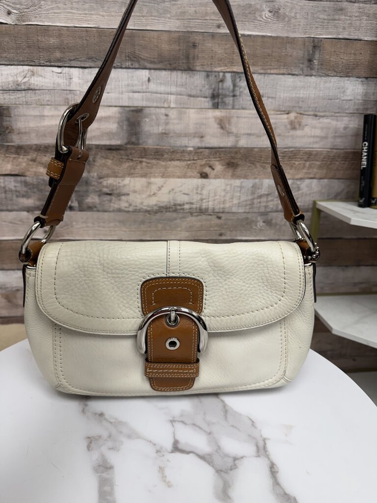 Coach Vintage Y2K Ivory Pebbled Leather Soho Buckle Front
