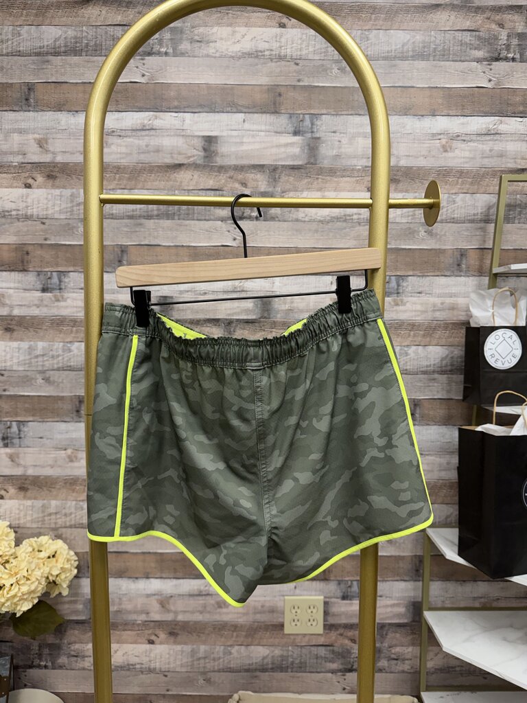 Vineyard Vines Green Camo Performance Shorts
