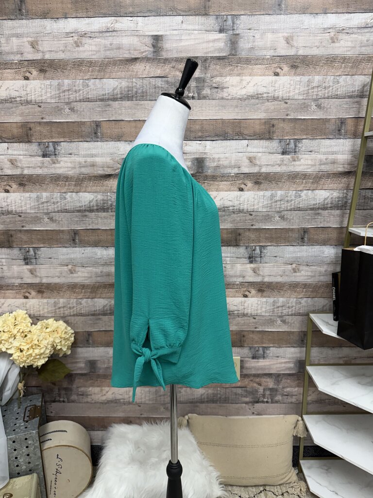 I.N Studio Green Button-Front Blouse With Ruffle Collar