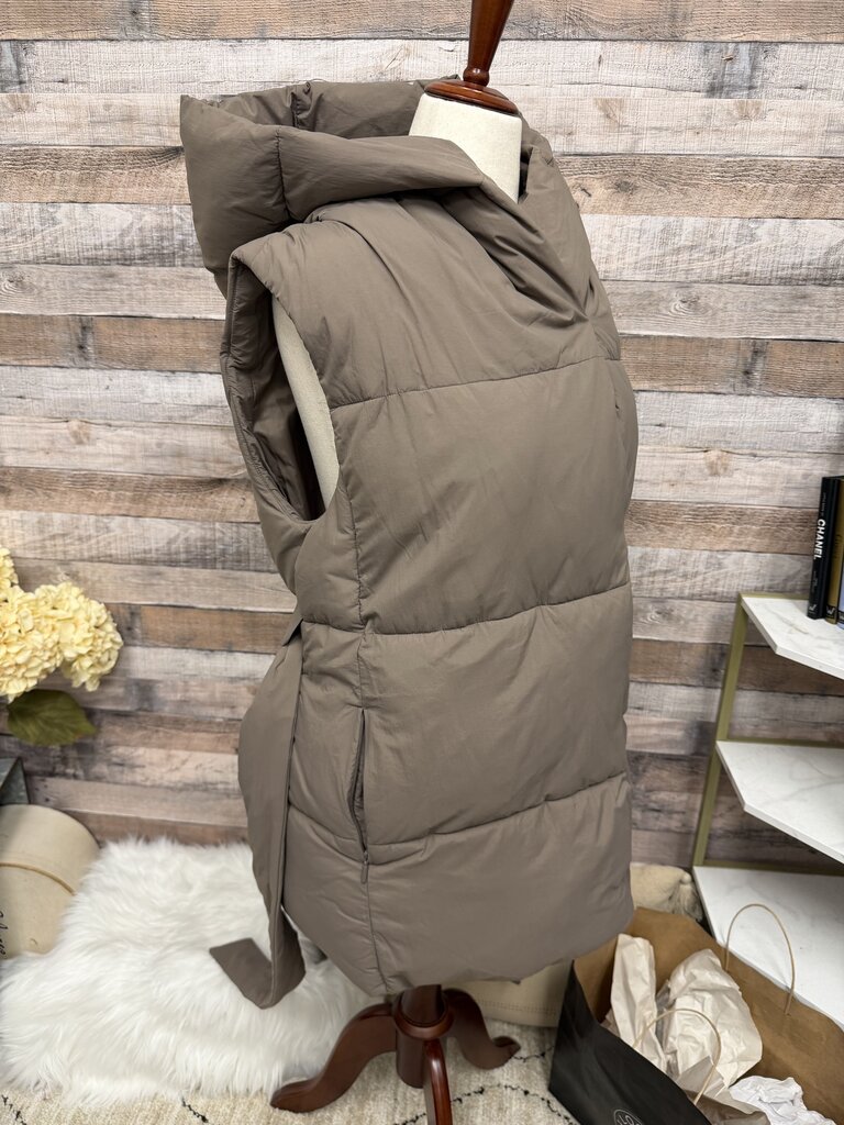Gap Beige Puffer Mid Length Vest w/Belt