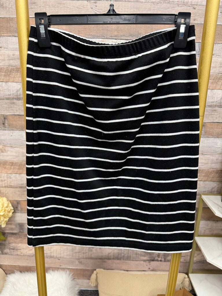 Max Studio Black & White Striped Knit Skirt