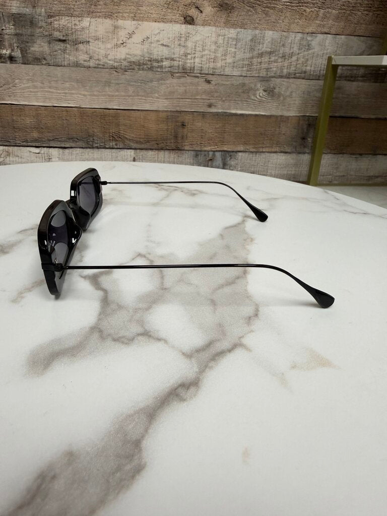 WeWoreWhat Black Rectangular Frame Sunglasses