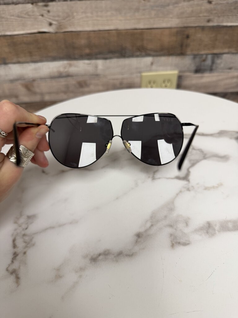 DIFF Charitable Eyewear Black Metal Aviator Sunglasses