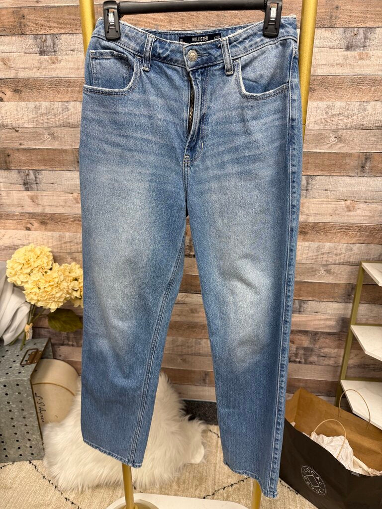 Hollister Ultra High-Rise 90s Straight Jeans