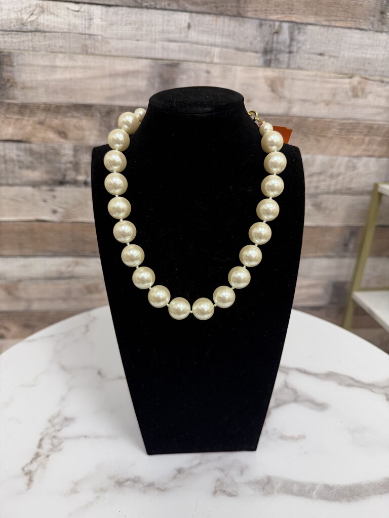 Carolee single strand pearl necklace with heart closure clasp