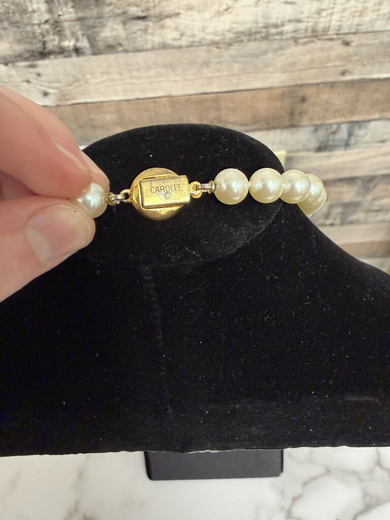 Carolee authentic pearl necklace with gold clasp