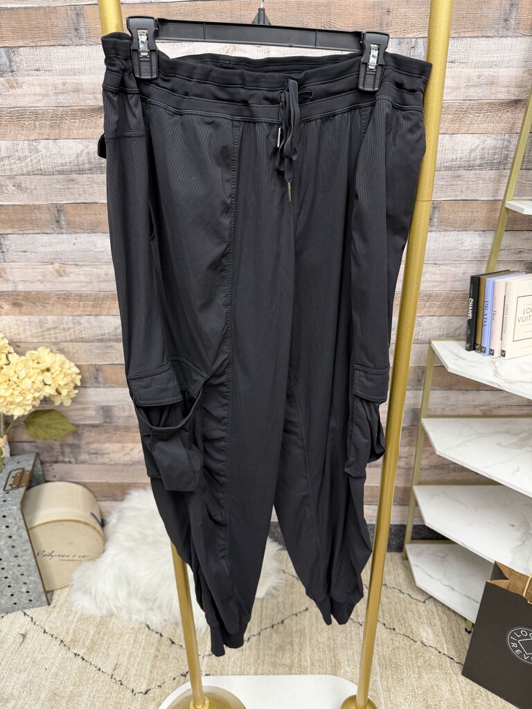 LuluLemon Black Cargo Joggers Mid Rise L