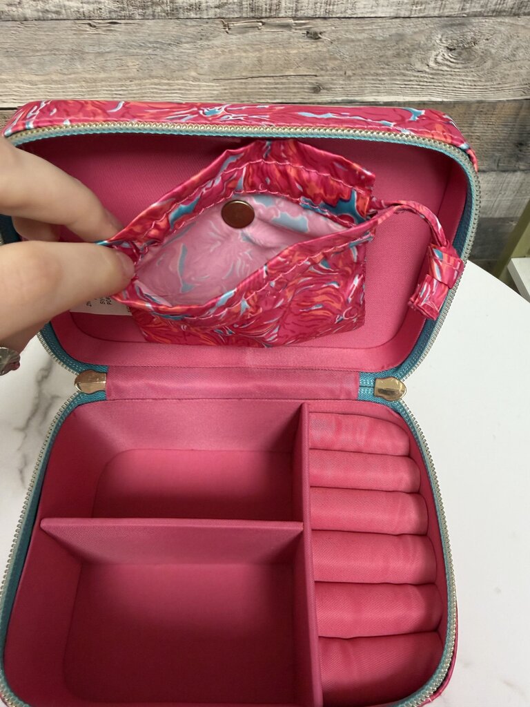 Lilly Pulitzer Nylon Cosmetic Train case /w Floral Pattern