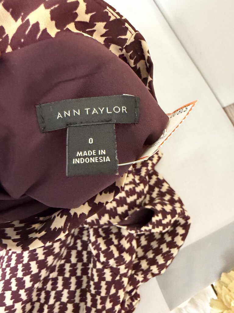 Ann Taylor wine/cream Houndstooth sleeveless dress