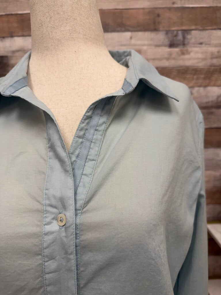 Nic+Zoe light blue button down shirt