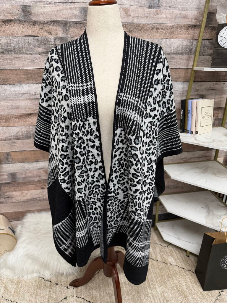 Chicos NWT silver/black animal print/plaid cape