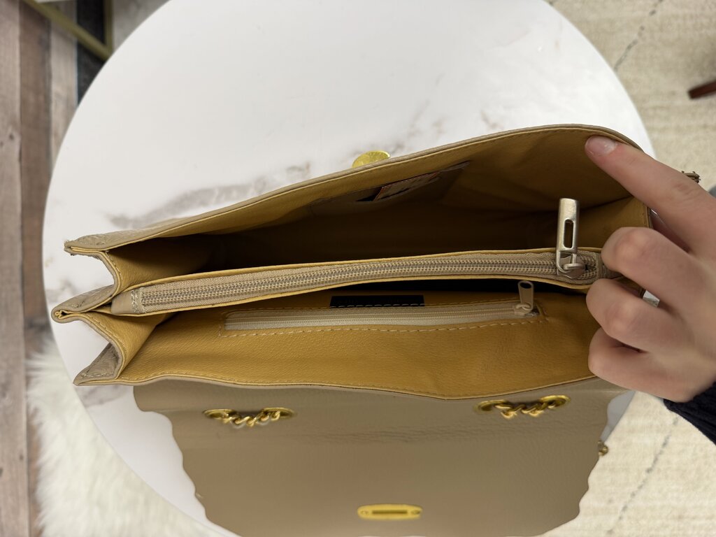 IL Giglio tan leather shoulder bag with gold chain strap NWT