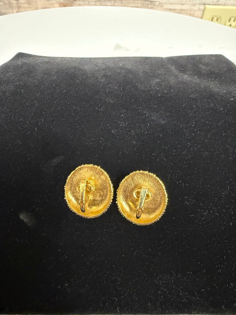 Textured Gold w/ Large Pearl Clip On Earring
