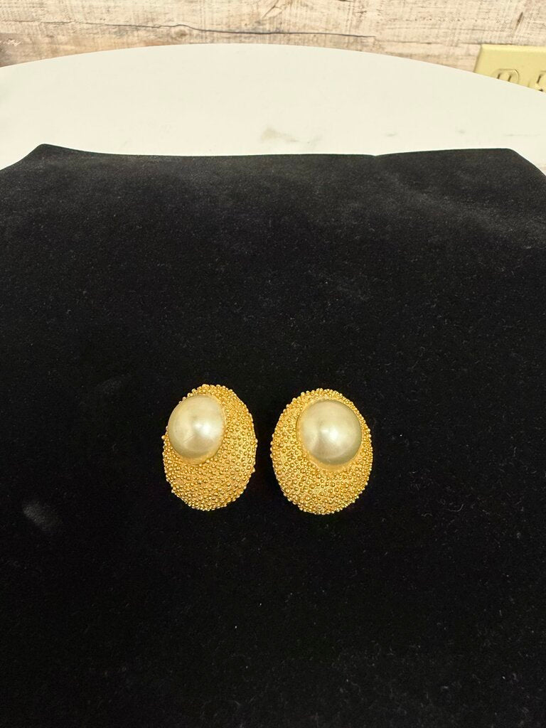 Textured Gold w/ Large Pearl Clip On Earring