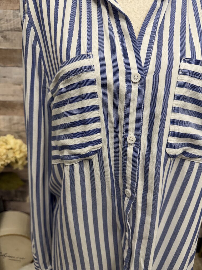 Beachlunchlounge blue/white striped button up shirt