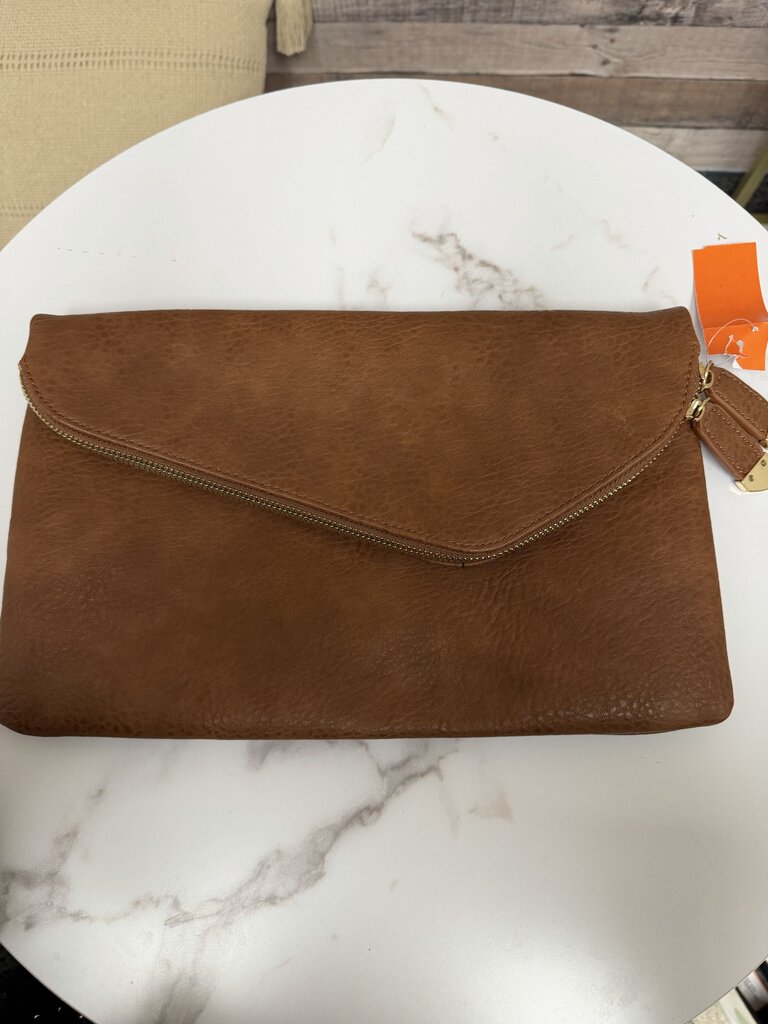 Urban Expressions NWT brown leather Stella envelope zip clutch Urban Expressions brown OS BAGS