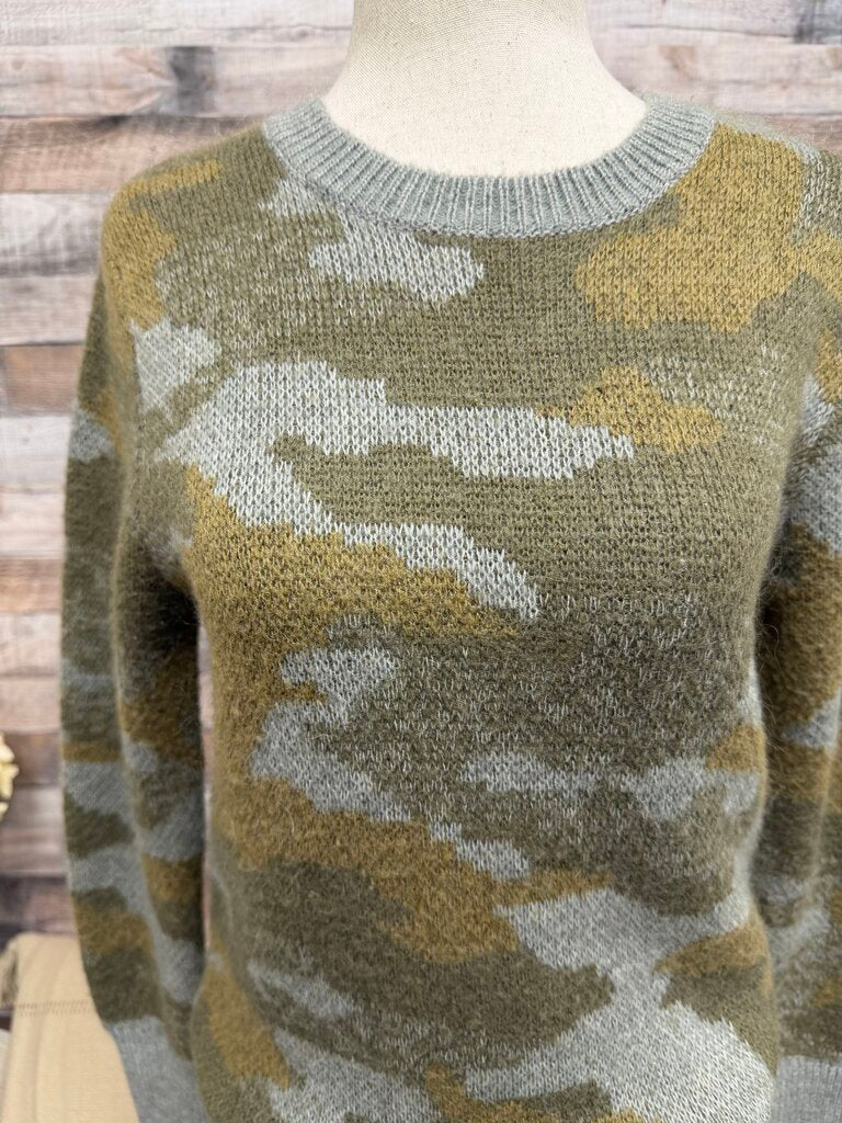 Banana Republic Camo Crewneck Sweater Banana Republic Camo XS women SWEATERS