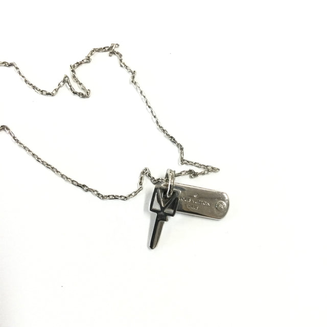 Louis Vuitton Collier Charms V Square Necklace