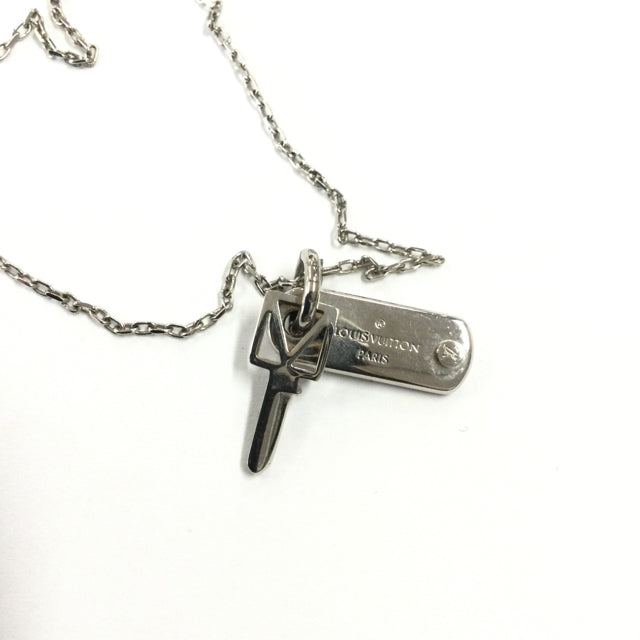 Louis Vuitton Collier Charms V Square Necklace