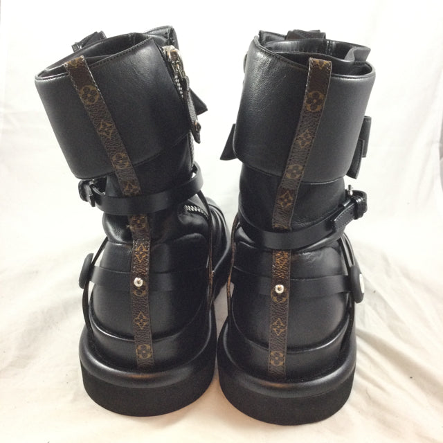 Louis Vuitton Square Pillow Flat Ankle Boots. Size 39