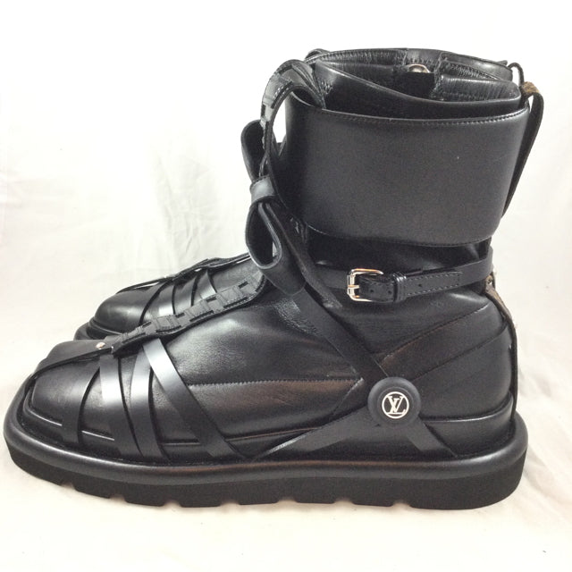Louis Vuitton Square Pillow Flat Ankle Boots. Size 39