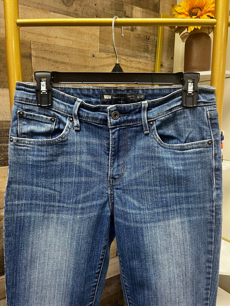 Levi's Classic Rise Slim Leg Denim Size 28