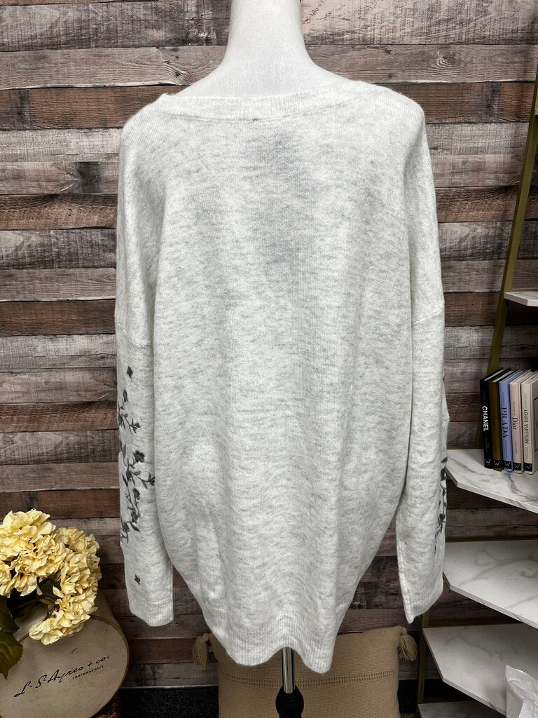 NWT Curations White Sweater w/Gray Floral Aplique Size XL